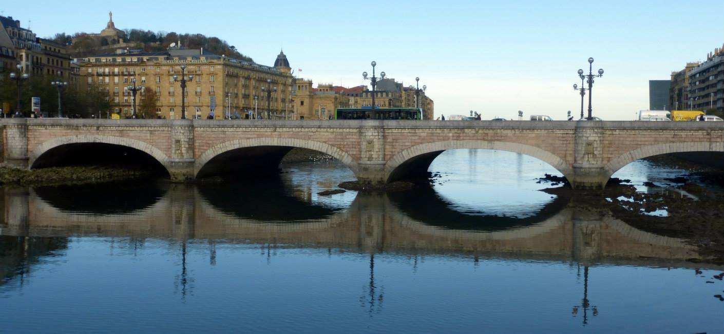 Los Puentes Del Urumea En Bicicleta Donosti City