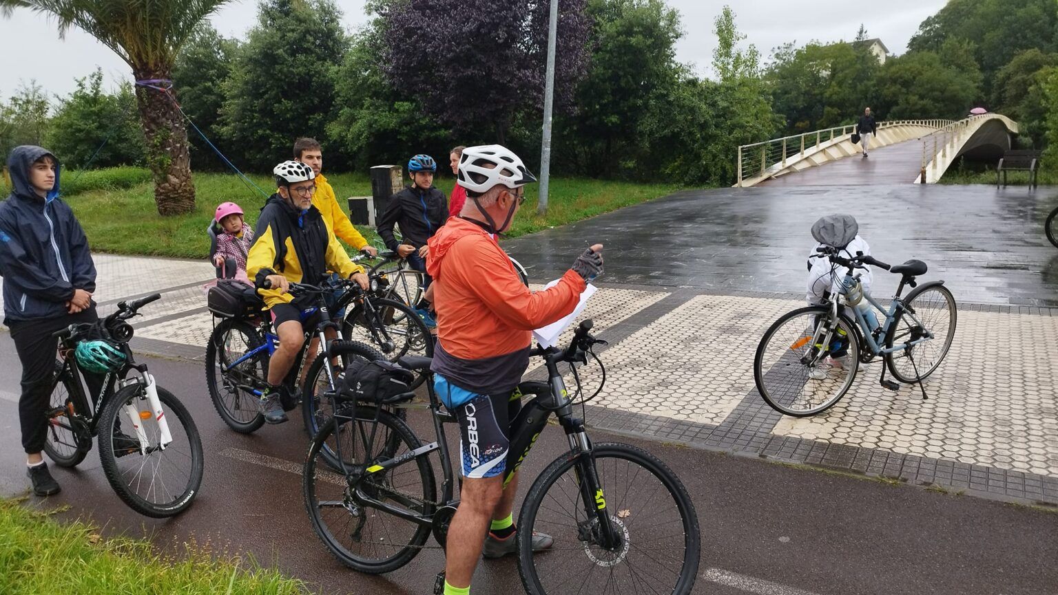 Los Puentes Del Urumea En Bicicleta Donosti City